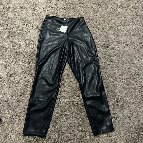 NWT Fabletics Women's High-Waisted Black Vegan Leather Leggings Size Large - Picture 2 of 9